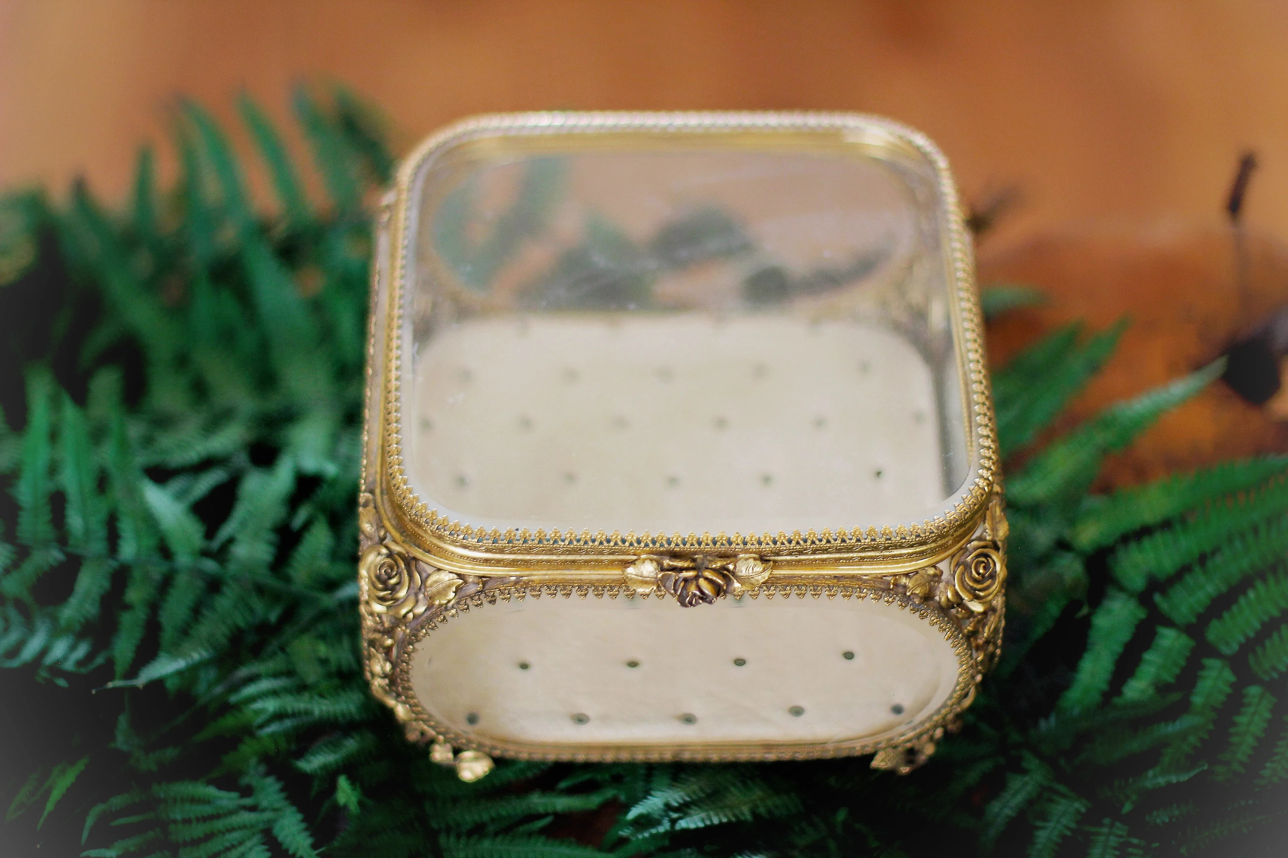 Antique Roses Tufted Jewelry Box