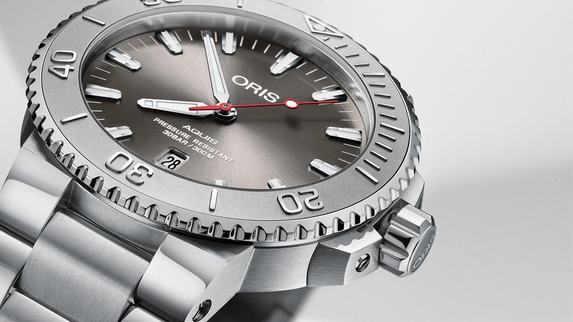 Aquis Titanium Date 01 733 7730 7153-07 8 24 15Peb