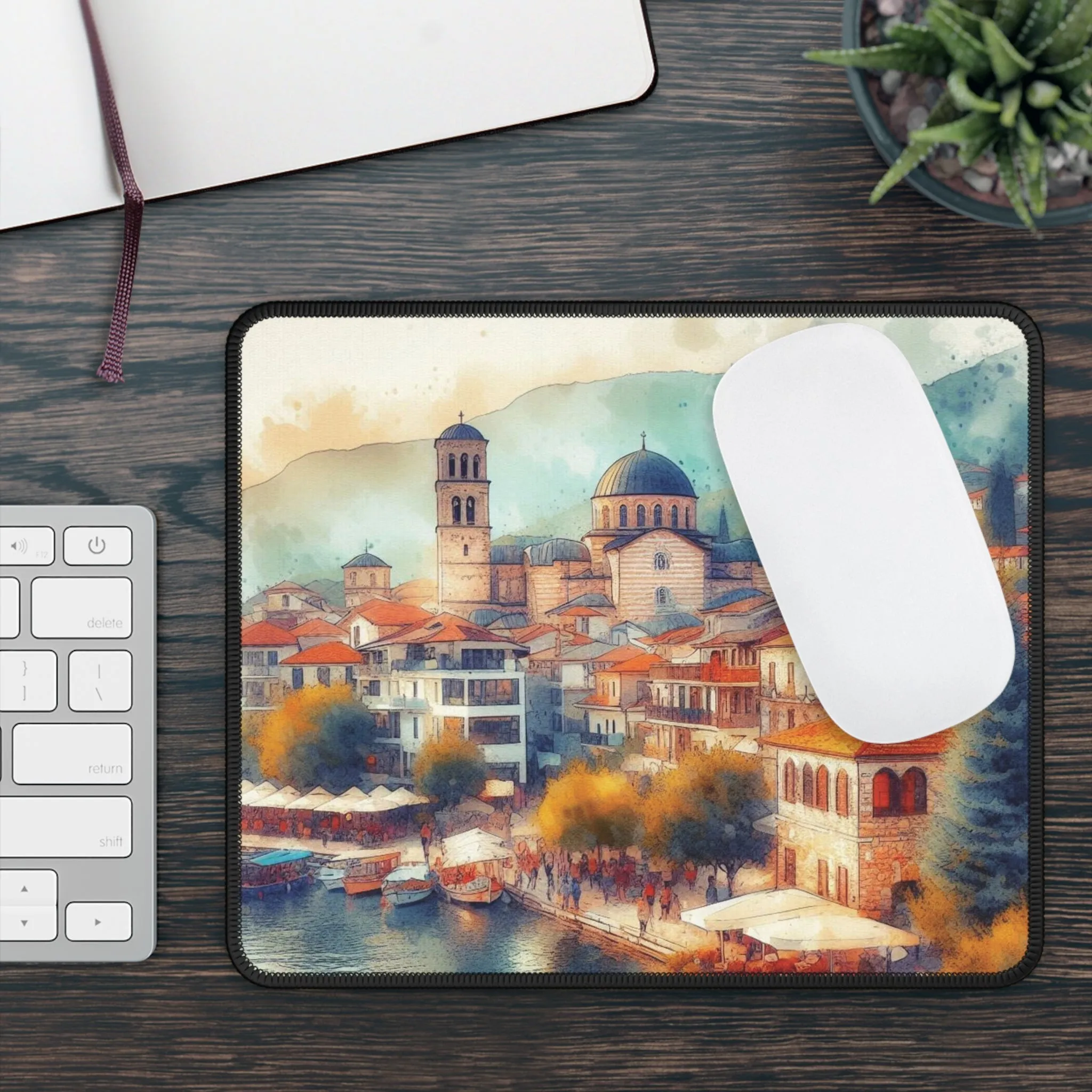 Historical and aesthetic city with a watercolor effect Gaming Mouse Pad