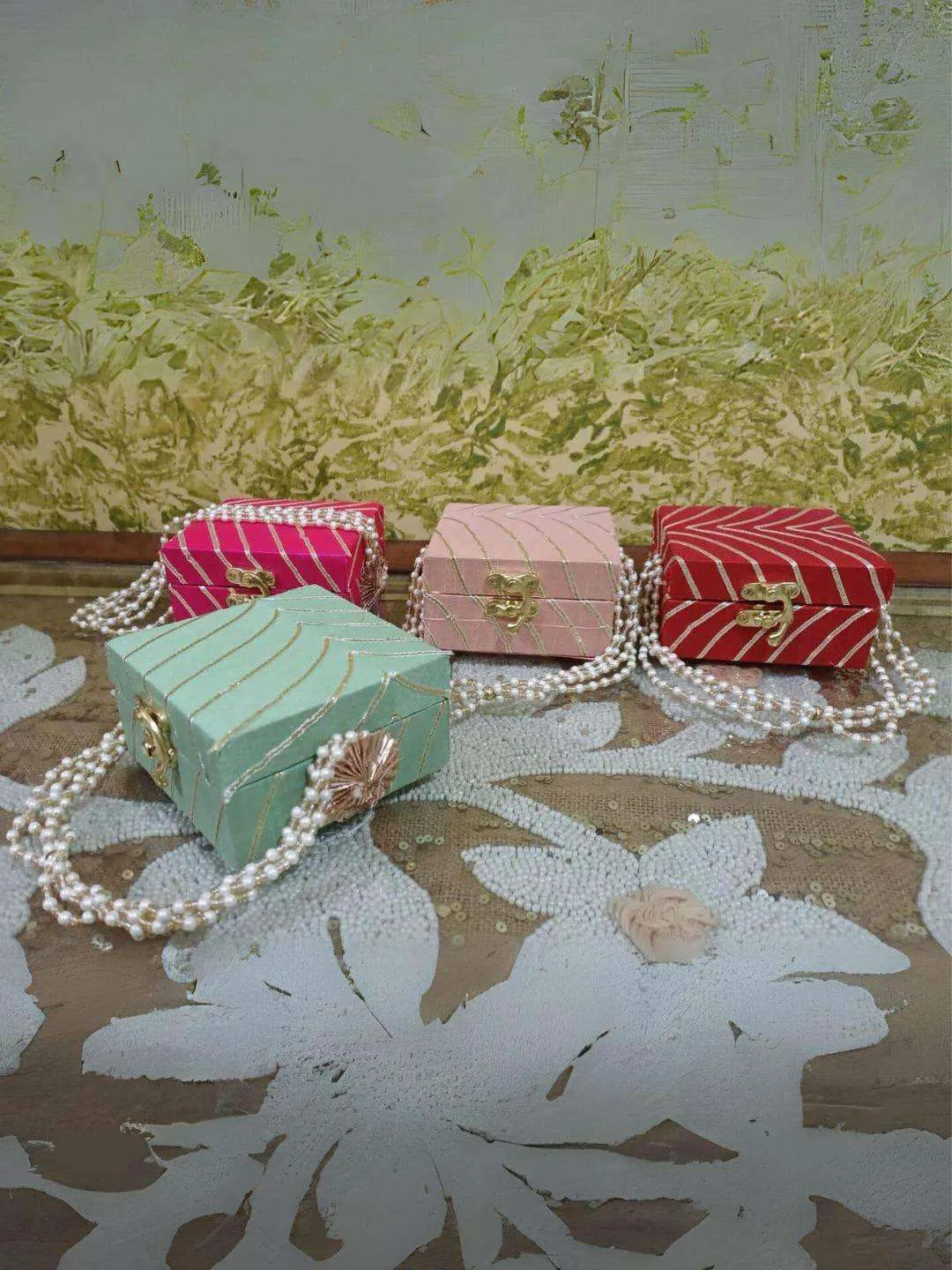 Mini Trunk Box With Pearl String