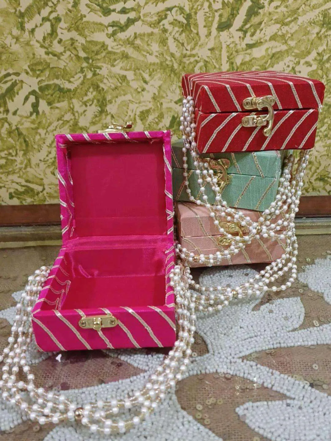 Mini Trunk Box With Pearl String